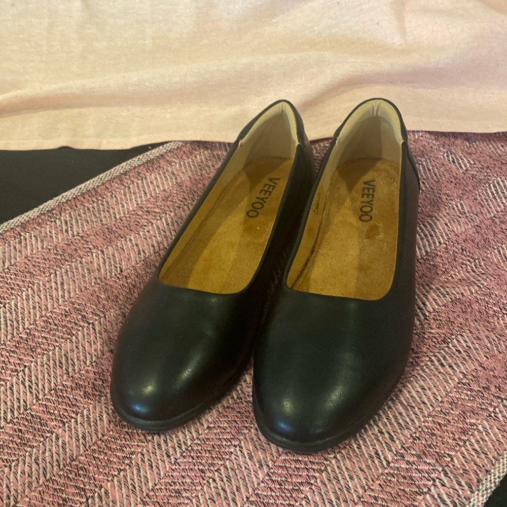 Amazon basics black flat ladies sz 10. EUC
